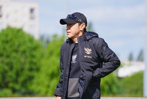 HLV Shin Tae Yong phàn nàn đủ điều khi U23 Indonesia tập tại Pháp