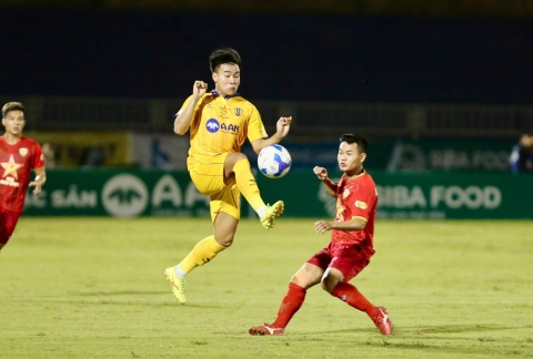 Vòng 23 V-League 2024/25: Hấp dẫn cả cuộc đua vô địch và trụ hạng