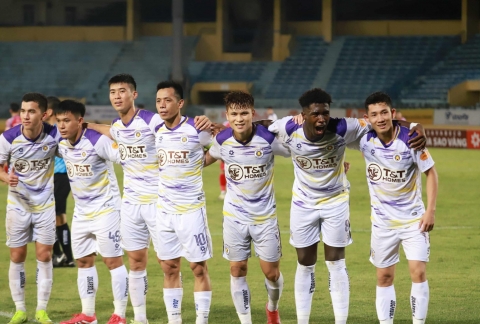Trực tiếp Hà Nội 4-1 TP HCM: Văn Quyết tỏa sáng