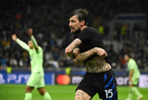 Francesco Acerbi: 37 năm cho khoảnh khắc người hùng tại C1
