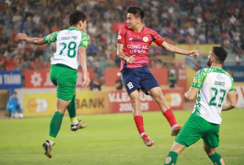 Trực tiếp CAHN 0-0 TP.HCM: 2 tấm thẻ đỏ!!!