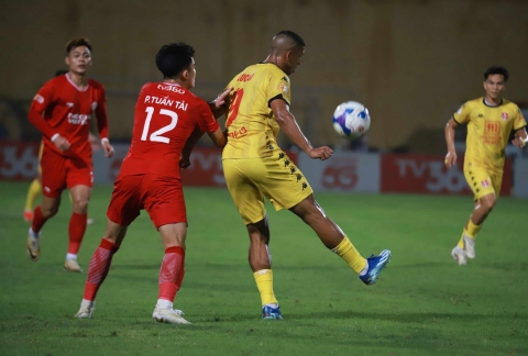Trực tiếp Viettel 2-2 Hải Phòng: HLV Popov lắc đầu!