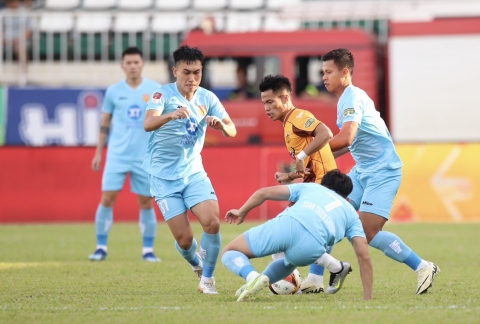 Trực tiếp HAGL 0-0 Nam Định: Bùi Tiến Dũng cản phá phạt đền thành công