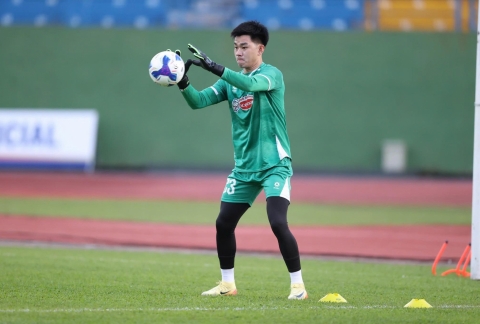HLV Kim Sang Sik tìm ra thủ môn cực chất lượng thay Đình Triệu