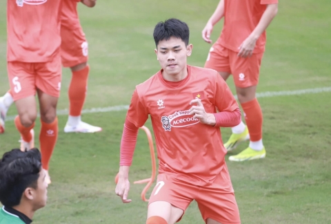 HLV Kim Sang Sik loại thêm 5 cầu thủ, Đình Bắc nói gì?