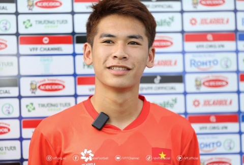 'Yamal' Văn Thuận mang đặc sản nem chua sang Qatar tập huấn