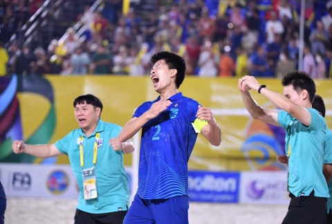 Cầu thủ Thái Lan ghi siêu phẩm 'chấn động' giải châu Á
