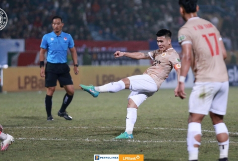 Dàn tuyển thủ Việt Nam 'tìm lại niềm vui' ở V-League