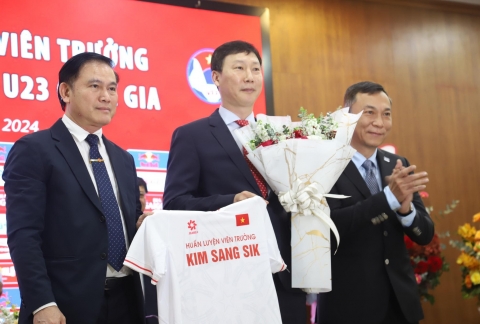 HLV Kim Sang Sik ký hợp đồng với LĐBĐ Việt Nam