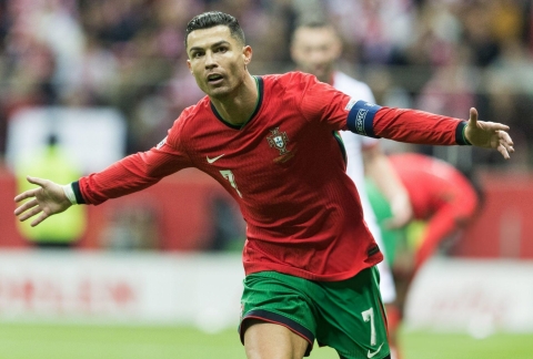 Ronaldo nổ súng, Bồ Đào Nha dễ dàng đè bẹp Ba Lan