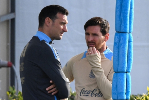 HLV Argentina không chắc chắn về Lionel Messi