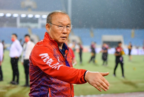 Báo Hàn Quốc: 'HLV Kim Sang Sik hơn Park Hang Seo, làm được điều không tưởng'