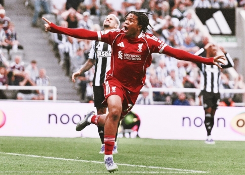 Thần đồng 16 tuổi của Liverpool thiết lập kỷ lục mới tại Premier League
