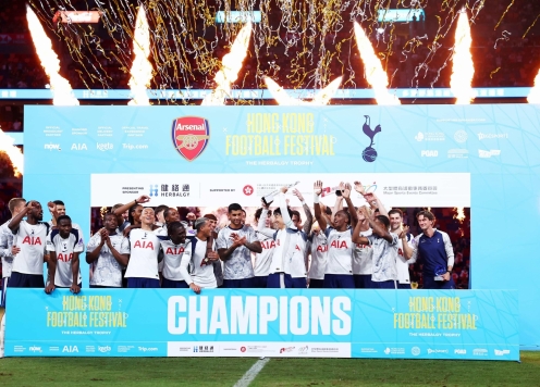 Thắng Arsenal, Tottenham hồ hởi khoe 'có thêm cúp trong tủ'