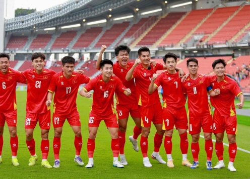 CĐV Indonesia mở hội khi U22 Việt Nam đại thắng Malaysia