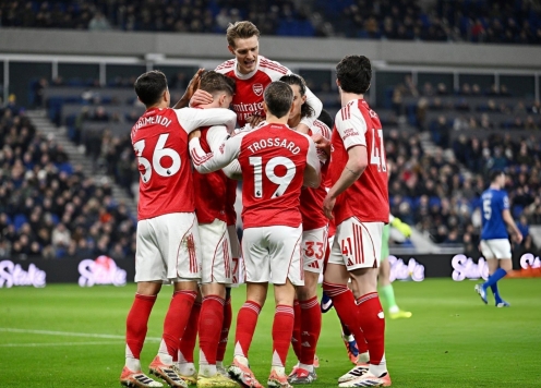Arsenal hưởng lợi lớn nhờ sai lầm của VAR