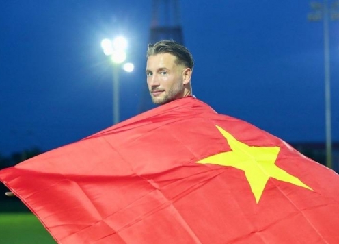 Cựu hậu vệ Ajax tiết lộ mức thu nhập bất ngờ ở Việt Nam