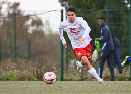 NÓNG: Trung phong Việt kiều Pháp 2K8 làm thủ tục nhập tịch Việt Nam