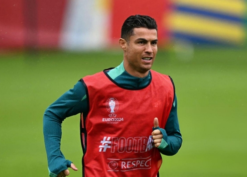 Ronaldo hăng hái tập luyện trước Slovenia tại vòng 1/8 Euro 2024