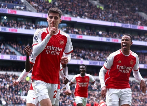 Derby London rực lửa, Arsenal đánh bại Tottenham để tiếp tục cuộc đua vô địch NHA