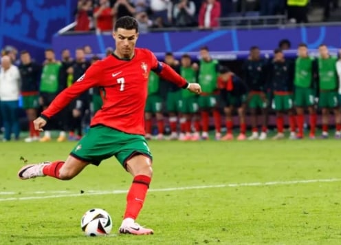 Người hâm mộ tố Ronaldo được thiên vị trong trận đấu vs Pháp