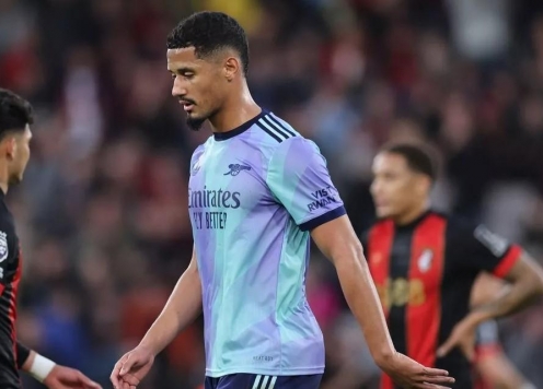 Saliba thẻ đỏ, Arsenal 'sốc nặng' trước đại chiến Liverpool