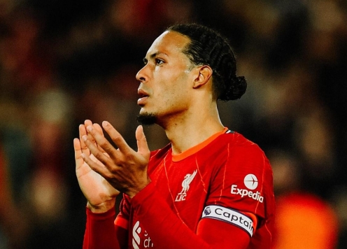 Van Dijk được người Tottenham 'chiêu mộ' ngay trong đường hầm