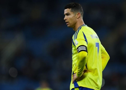 Ronaldo bị huyền thoại mắng té tát