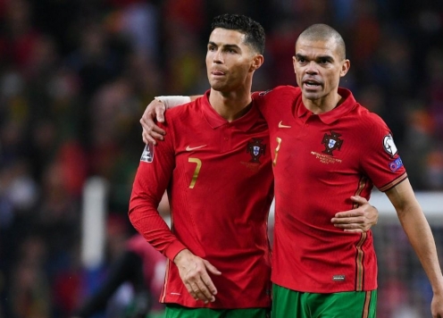 Ronaldo có hành động khiến Pepe và triệu Fan xúc động