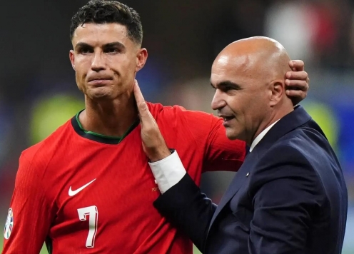 HLV Bồ Đào Nha nói thẳng về Ronaldo khi truyền thông chỉ trích