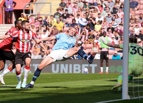 Hàng công hóa 'gỗ', Man City gây thất vọng trước Southampton