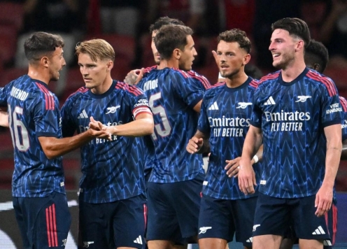 Saka tỏa sáng, Arsenal có danh hiệu đầu tiên của mùa giải
