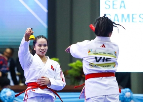 Bộ đôi võ sĩ trẻ bùng nổ cảm xúc khi giành huy chương đầu tiên cho Việt Nam