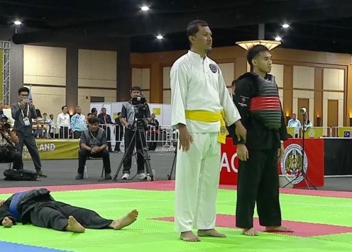 Võ sĩ Việt Nam bất tỉnh giữa sàn bị trọng tài bỏ mặc, BTC SEA Games nói ăn vạ