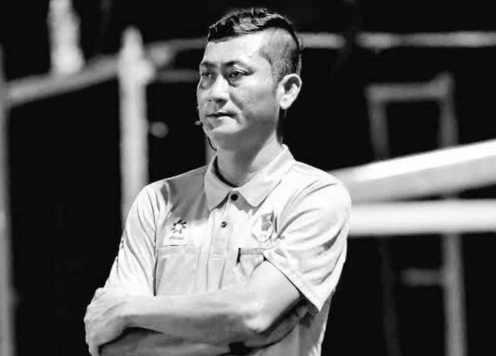 Trọng tài đột ngột qua đời trên sân phủi