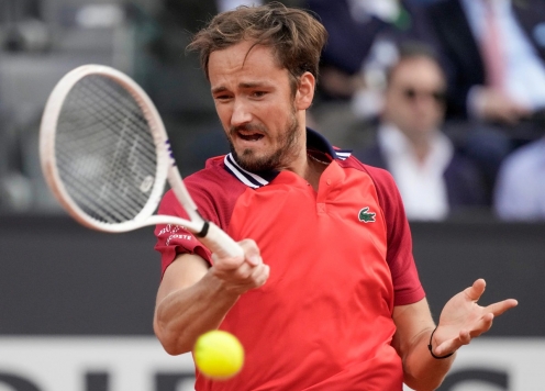 Kết quả tennis 14/5: Medvedev nhọc nhằn, 'tiểu Federer' dừng bước tại Rome