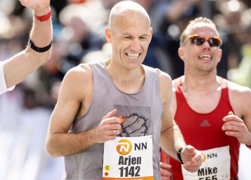 'Cơn lốc đường biên' Arjen Robben miệt mài trên đường đua marathon