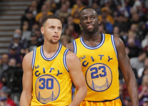 Stephen Curry và Draymond Green dính chấn thương