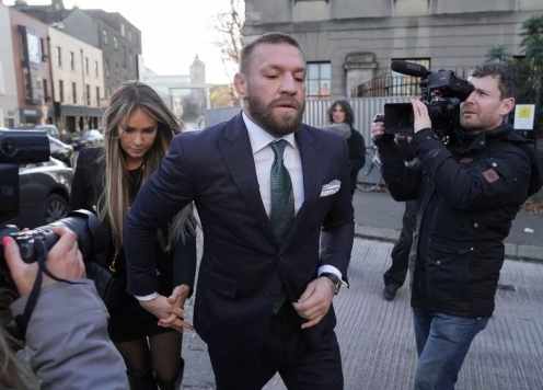 Conor McGregor bị người hâm mộ quay lưng