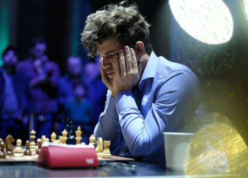 Magnus Carlsen trở lại thi đấu, nhất quyết mặc quần jeans tại giải vô địch thế giới 2024