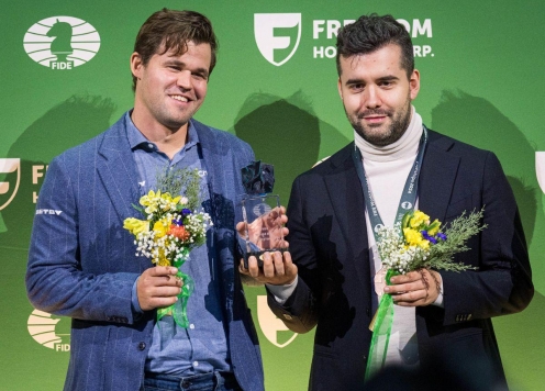 Magnus Carlsen bị tố thao túng để giành chức vô địch thế giới