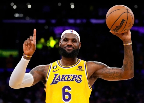 LeBron James thiết lập kỉ lục NBA ở tuổi 40