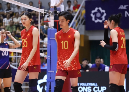HLV tuyển Úc phát ngôn thẳng thắn về Thanh Thúy và Bích Tuyền