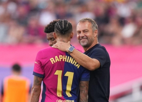Hansi Flick chỉ đích danh ngôi sao 'không thể đụng đến' tại Barca