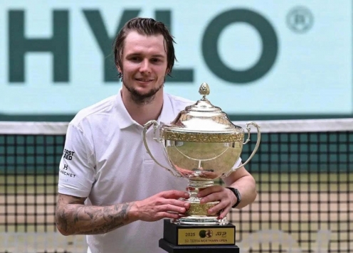 Tay vợt Châu Á hạ đẹp Medvedev, vô địch giải Halle Open lần thứ 2 liên tiếp