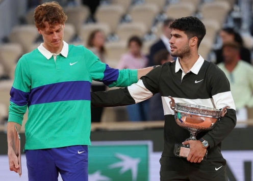 Alcaraz áp sát Sinner, Djokovic tiếp tục tụt hạng