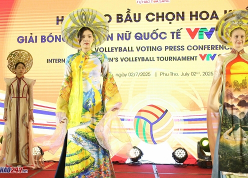 Các ứng viên hoa khôi bóng chuyền VTV Cup 2025 diện áo dài, đi catwalk