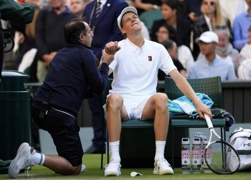 Sinner báo tin cực vui trước thềm tứ kết Wimbledon