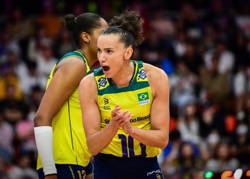 Đội trưởng tuyển bóng chuyền nữ Brazil hẹn hò với... nữ MC bốc lửa