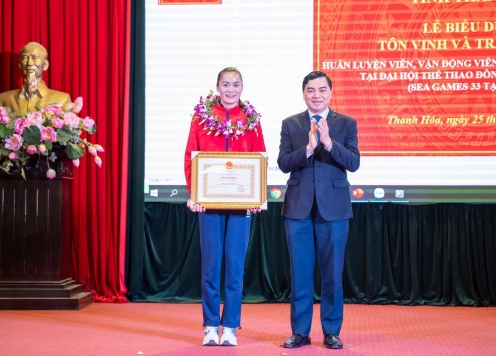 Chân chạy Quách Thị Lan nhận vinh dự lớn sau kỳ SEA Games thành công